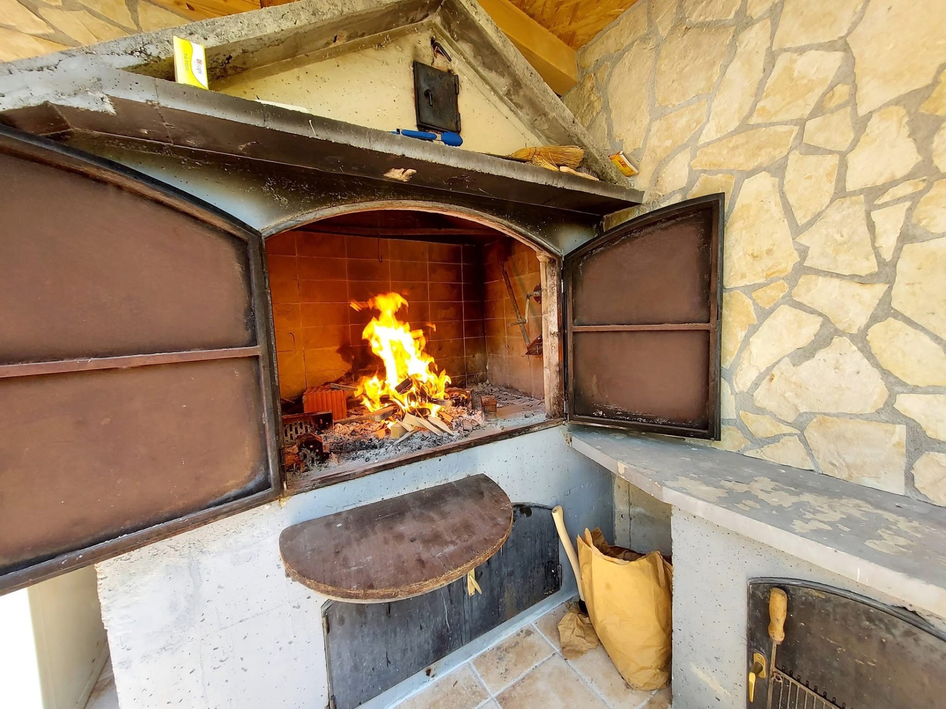 Roštilj i vanjska kuhinja