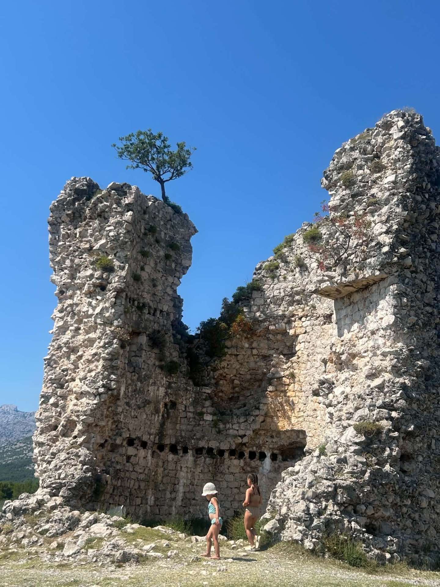 Ruševine starog grada Paklarića